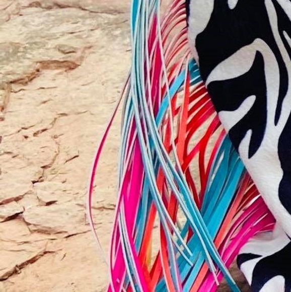 Zebra Print Fringe Weekender Bag - Picture 4 of 4